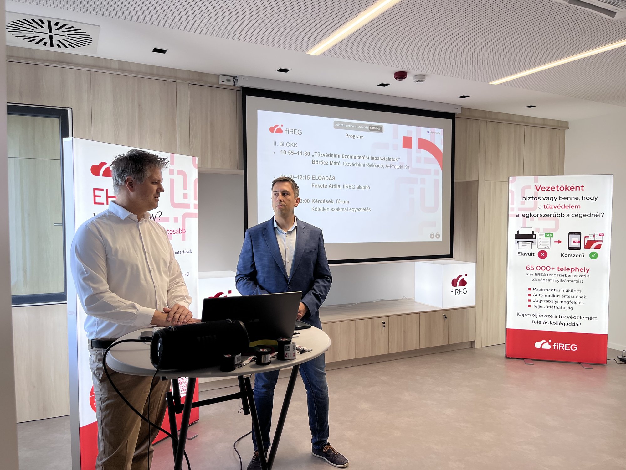Fekete Attila és Csere Márton a soproni fiREG Roadshow-n